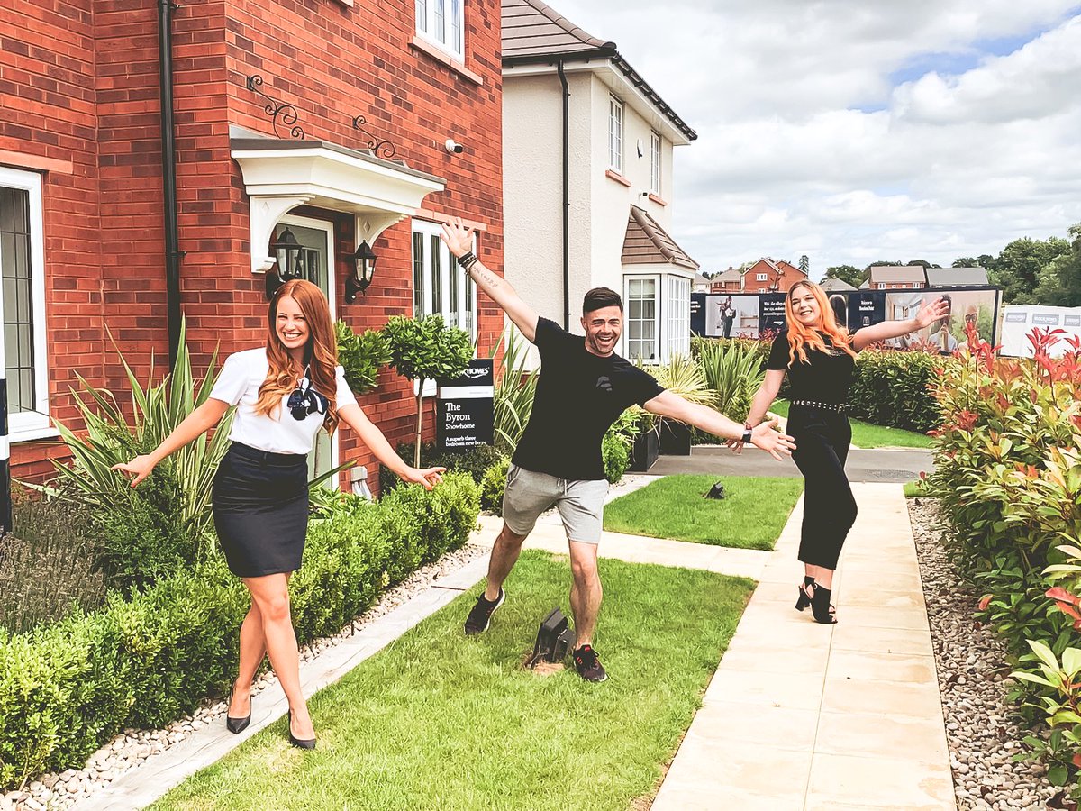 derbyphotos's tweet photo. A productive and fun day filming in Hereford with our very good clients Bloor Homes. Here are our social distancing team photos ππ»
.
#letsavit #teameork #property #filmphotography #hereford #bloorhomes #avitmedia #film #locationlocationlocation #homes #media https://t.co/aqEdjhOdx9