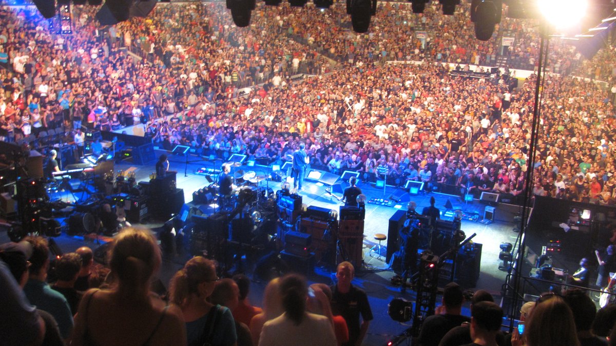 canadalifeplace's tweet photo. #TBT 7 Years ago @PearlJam took over @BudGardens for a week of rehearsals, ending the week with an epic performance to a sold-out crowd on July 16, 2013! 🙌🎶 If you were there let's see your pictures! 📸 https://t.co/dGQ11hPwKR