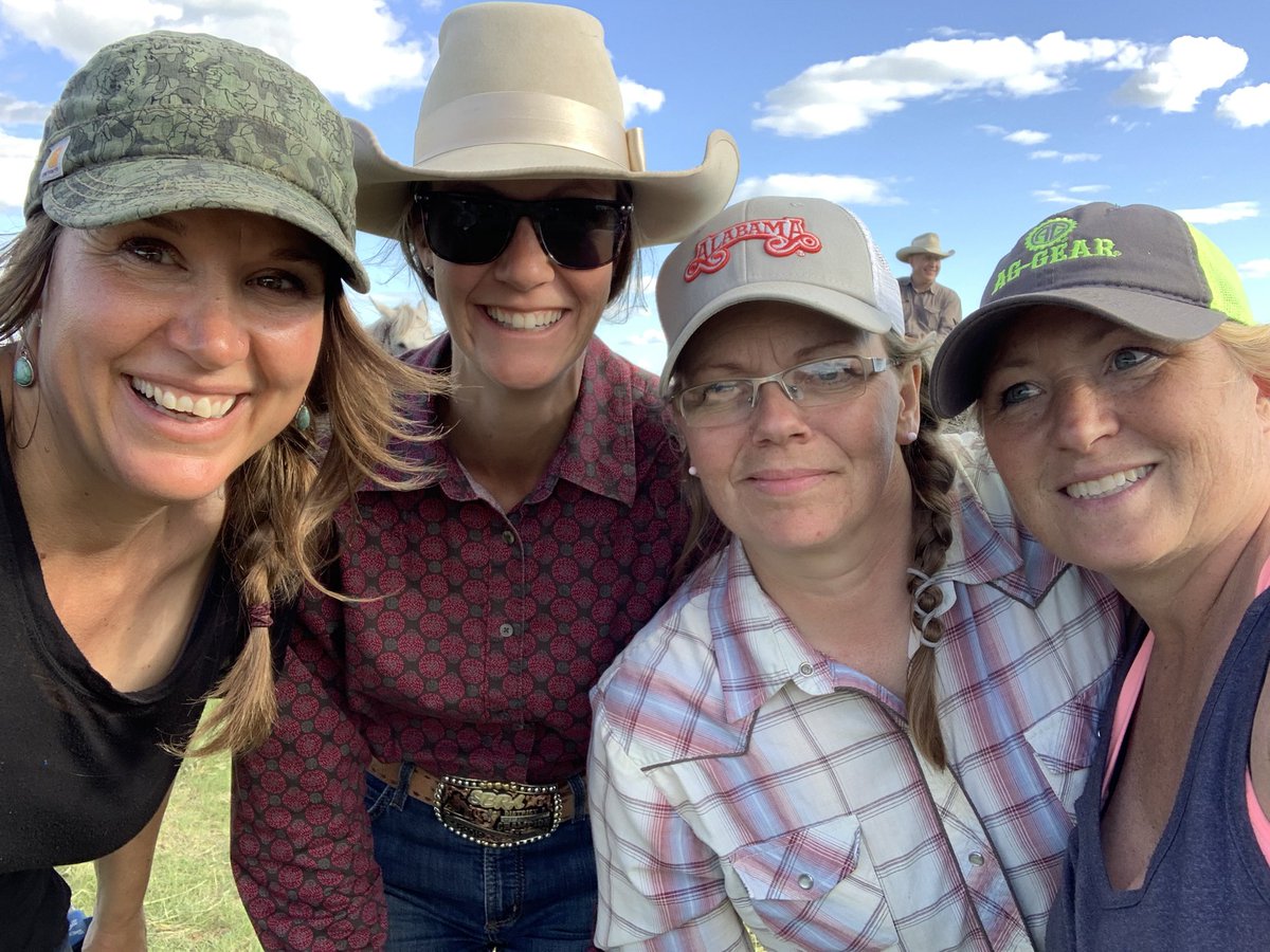 chuiko2's tweet photo. Favourite summer days. #goodtimes #lotslaughs #goodfood #greatpeople #AgMoreThanEver #branding20 #saskbeef https://t.co/0Djg2trorZ