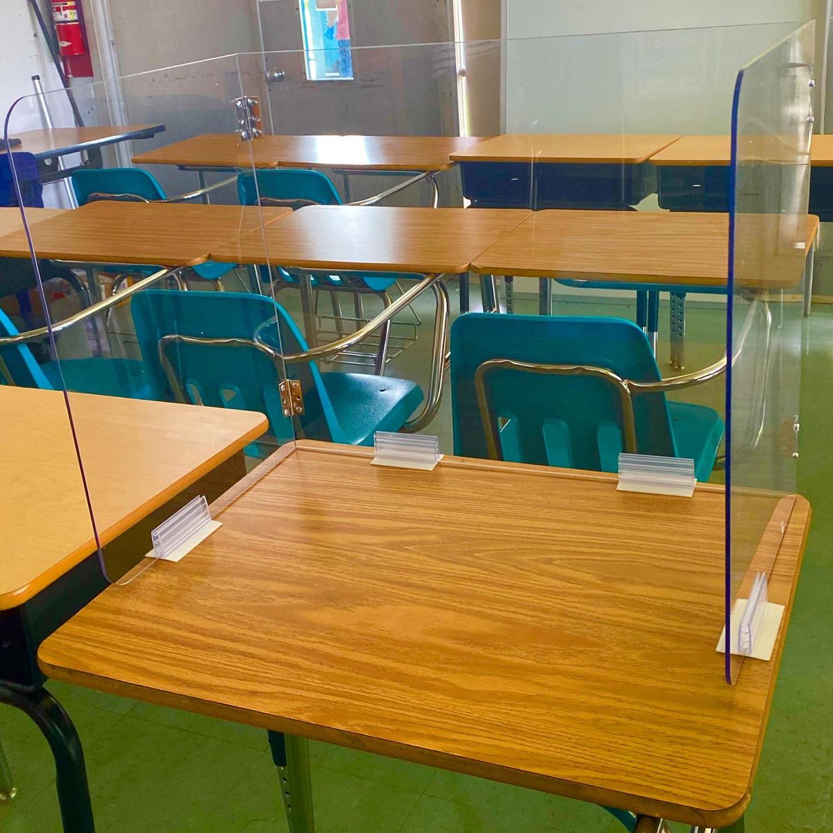 blissimprints's tweet photo. Bliss Student Desk Shields will officially be on school desks from coast to coast, protecting students and teachers with a clear view of each other. Shown 4mm. Shop https://t.co/NIlfz6PLdK 
#sneezeguard #studentshields #deskguard #deskguards #teacher #deskshield #deskshields https://t.co/XbF3EGDaNX
