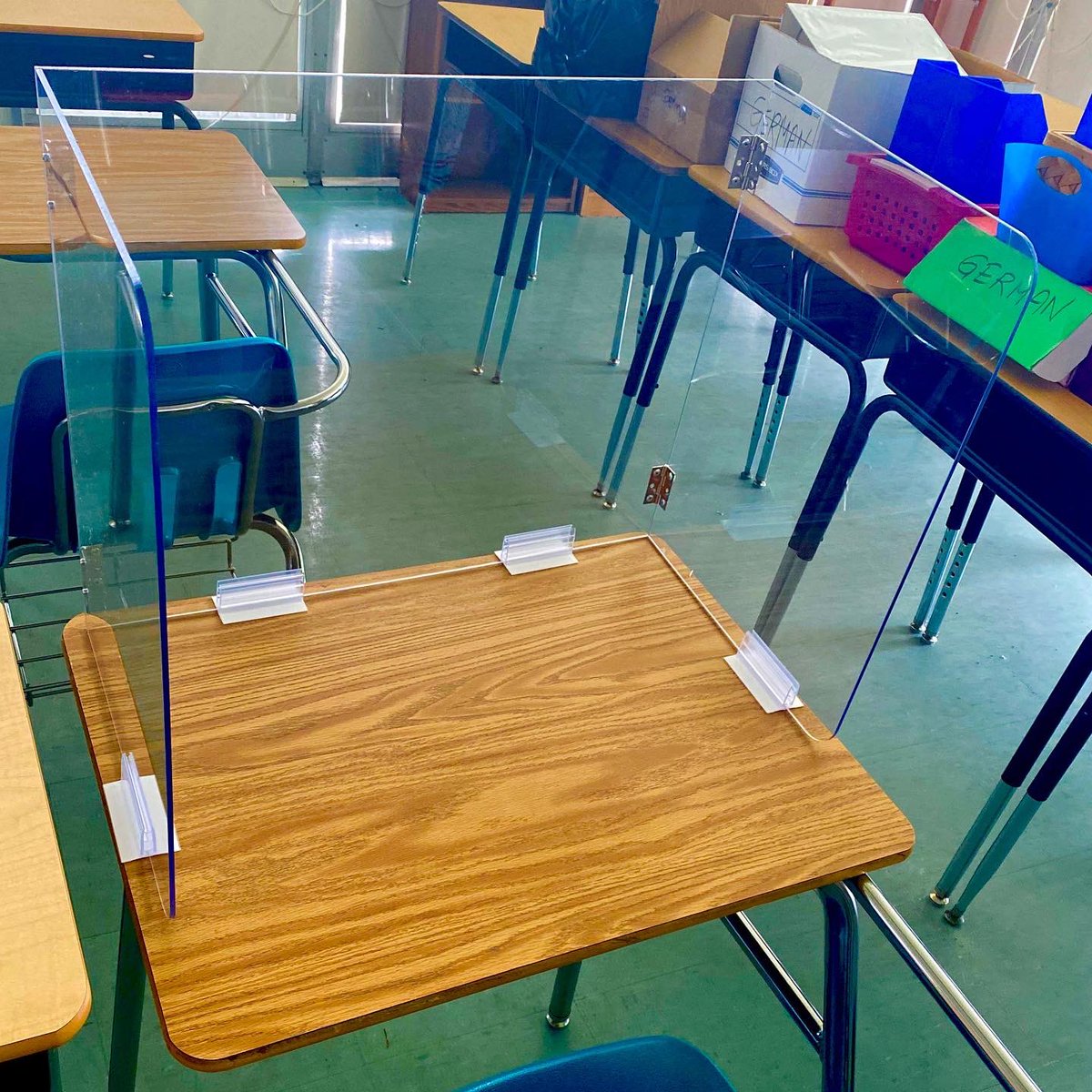 blissimprints's tweet photo. Bliss Student Desk Shields will officially be on school desks from coast to coast, protecting students and teachers with a clear view of each other. Shown 4mm. Shop https://t.co/NIlfz6PLdK 
#sneezeguard #studentshields #deskguard #deskguards #teacher #deskshield #deskshields https://t.co/XbF3EGDaNX
