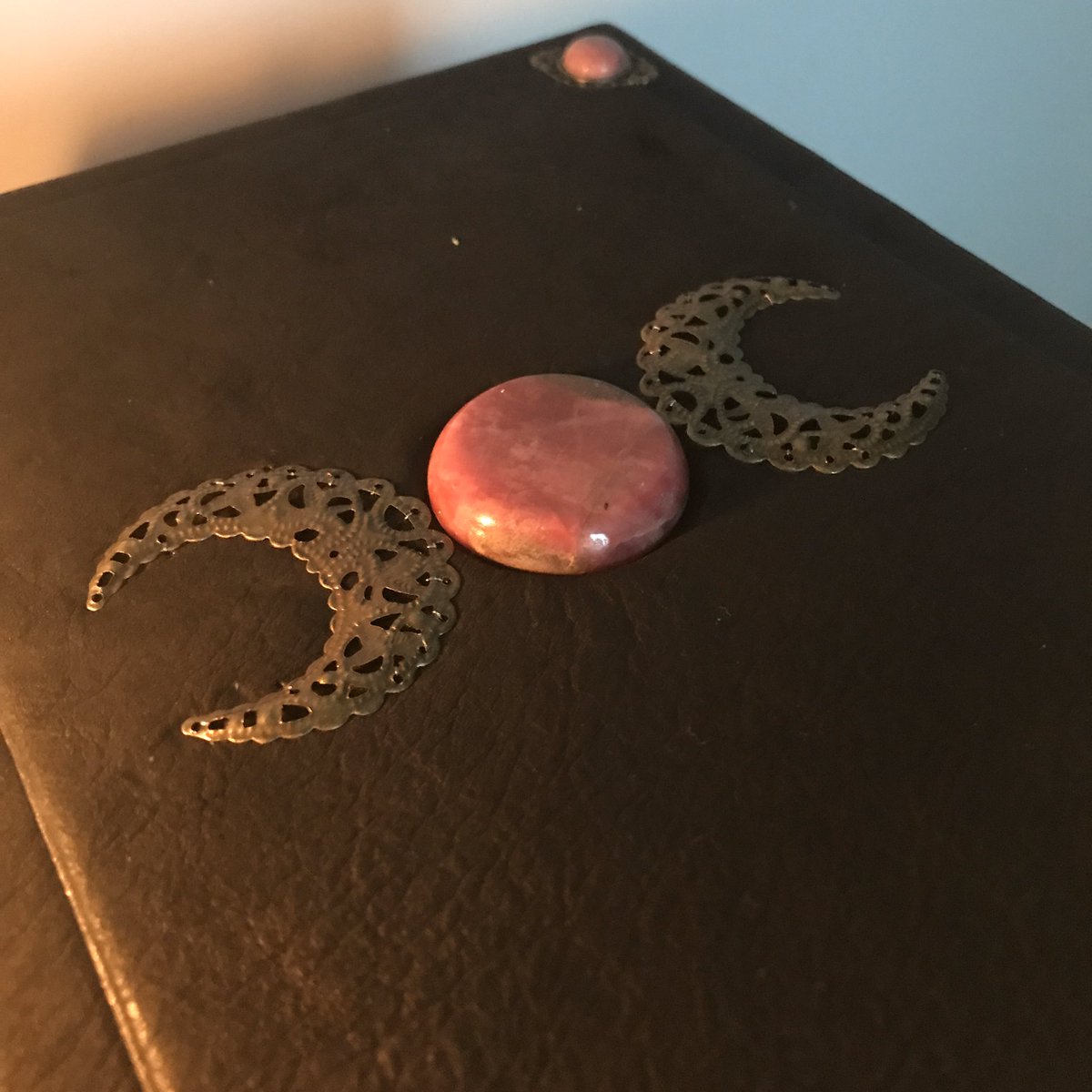 books_witchy's tweet photo. Следующий :) / next one
#grimoire #bookofshadows #bookofspells #spellbook #spell #magic #witch #wicca #witchcraft #гримуар #книгатеней #заговор #обряд #колдовство #ведьма #расклад #став #таро #руны #викка #славянскиебоги https://t.co/ZyMJxEdyi3