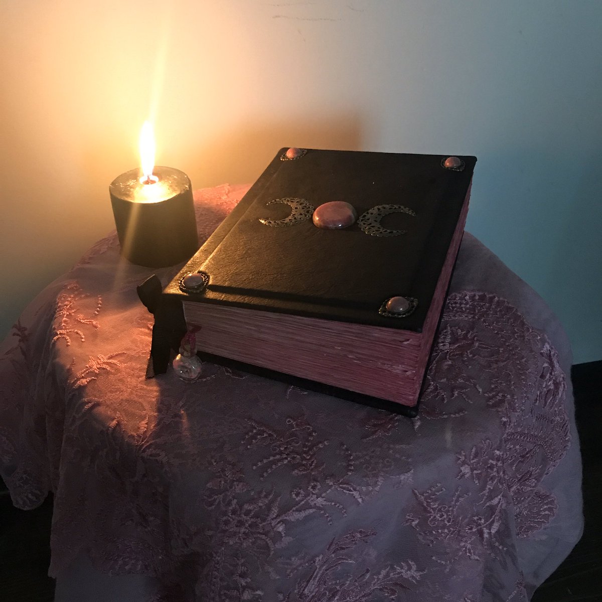 books_witchy's tweet photo. Следующий :) / next one
#grimoire #bookofshadows #bookofspells #spellbook #spell #magic #witch #wicca #witchcraft #гримуар #книгатеней #заговор #обряд #колдовство #ведьма #расклад #став #таро #руны #викка #славянскиебоги https://t.co/ZyMJxEdyi3