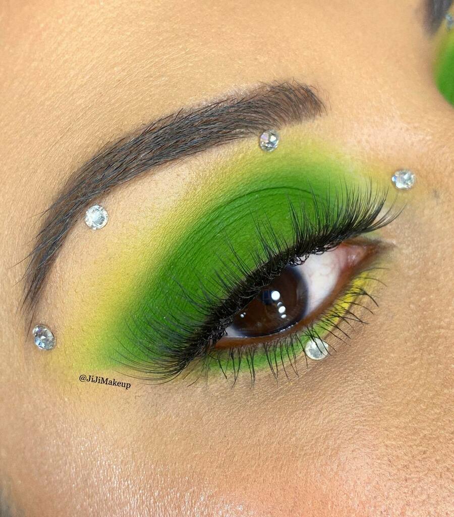 Jijimakeup's tweet photo. 💜 @juviasplace juviasplace eyeshadow palette
💚 @ardellbeauty 3D Faux Mink n861
💜 @morphebrushes Brow Pencil LATTE https://t.co/nmDf1RMuSP https://t.co/apxMeG3XPJ