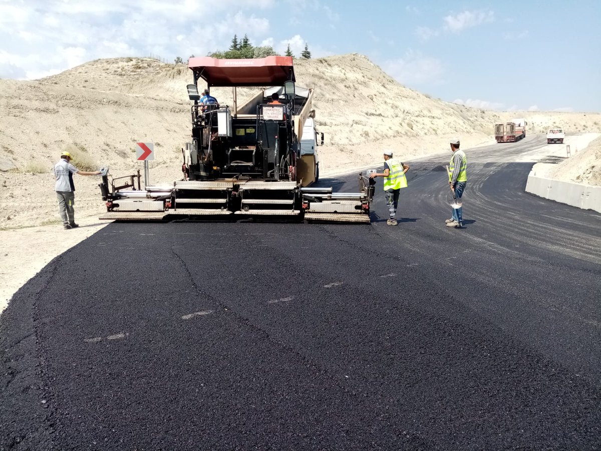 ASefligi's tweet photo. - Başağaç Mahallesi Turan Kamberli Cad.Asfalt Serim Çalışması 
- Şehir Mezarlığı İç Yolları Asfalt Serimi Öncesi Mekanik Serim Çalışması 
#BÜYÜKŞEHİRÇALIŞIYORBEYPAZARININYOLLARIYENİLENİYOR
@atila_celik06 @haliltuncay06 @erolguler06 https://t.co/aaBDC1Hldl