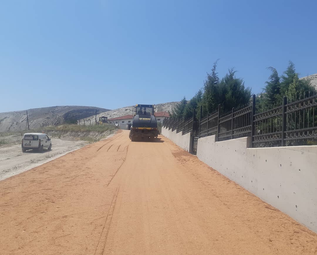 ASefligi's tweet photo. - Başağaç Mahallesi Turan Kamberli Cad.Asfalt Serim Çalışması 
- Şehir Mezarlığı İç Yolları Asfalt Serimi Öncesi Mekanik Serim Çalışması 
#BÜYÜKŞEHİRÇALIŞIYORBEYPAZARININYOLLARIYENİLENİYOR
@atila_celik06 @haliltuncay06 @erolguler06 https://t.co/aaBDC1Hldl