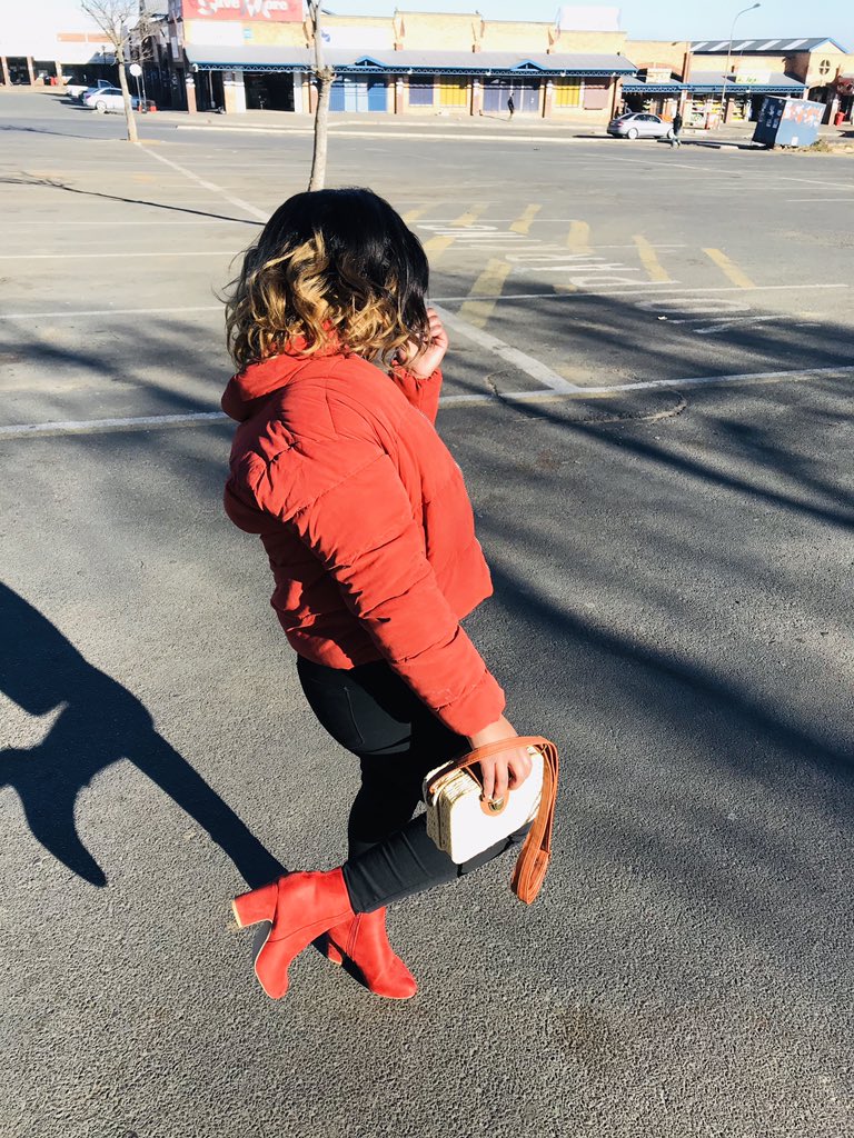 Leesedi_m's tweet photo. Orange is the new black.🍊 https://t.co/LanEqB1N9l