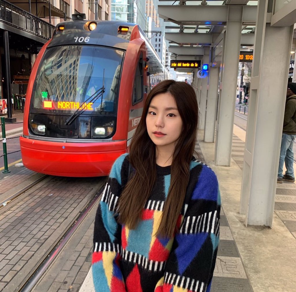 0500MDHYEJI's tweet photo. minsan lang magseryoso, malay mo sa’yo pa. #charot #ilovemyself #dalladalla #goodevening #imback #yejionly #cuteko #verycute #feelinghappy #feelingempty #feelinggenius https://t.co/XeXJzJi87D