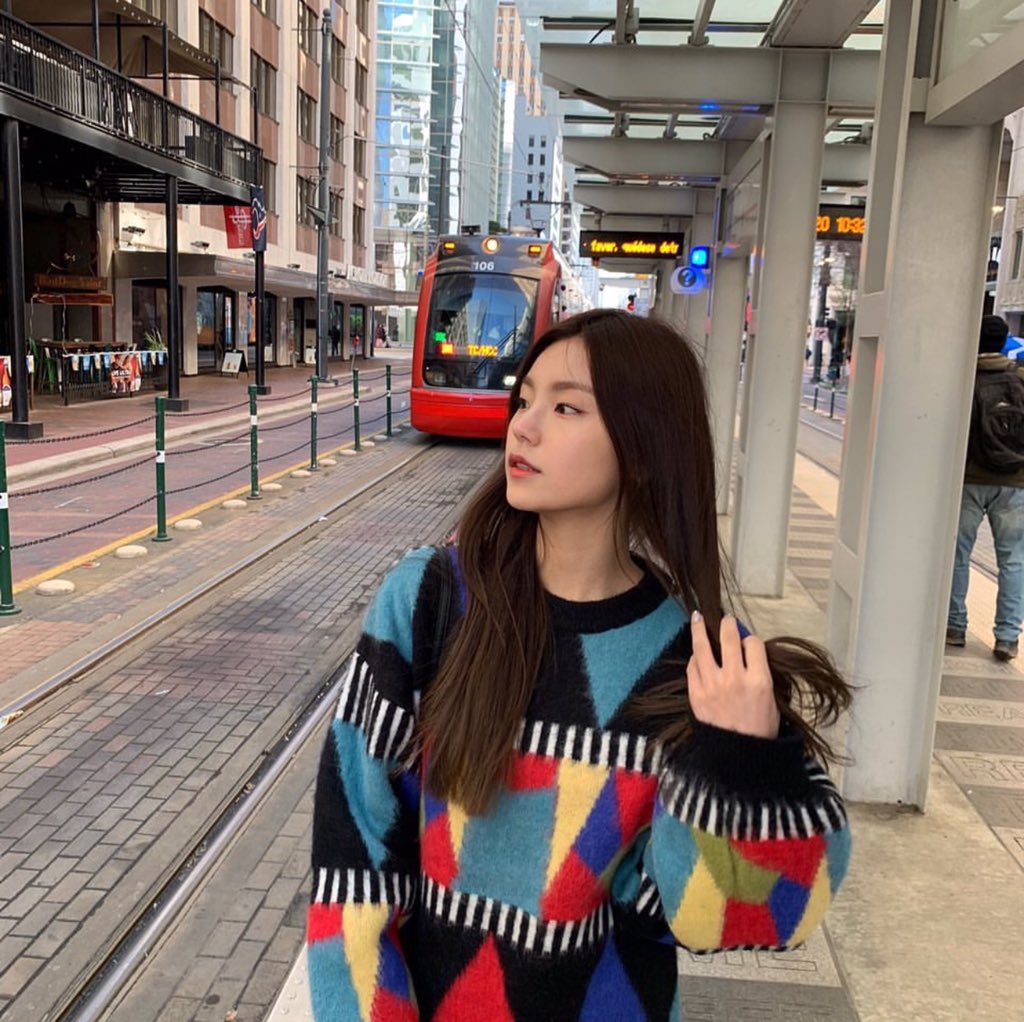 0500MDHYEJI's tweet photo. minsan lang magseryoso, malay mo sa’yo pa. #charot #ilovemyself #dalladalla #goodevening #imback #yejionly #cuteko #verycute #feelinghappy #feelingempty #feelinggenius https://t.co/XeXJzJi87D