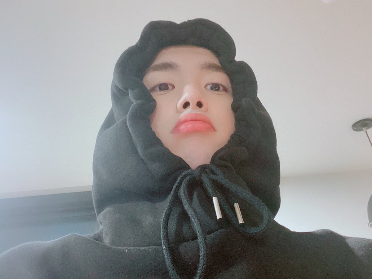 UP10TION's tweet photo. 안녕하세요 깜장콩이예요🤗 #샤오 #xiao https://t.co/m3dMFGjNJy