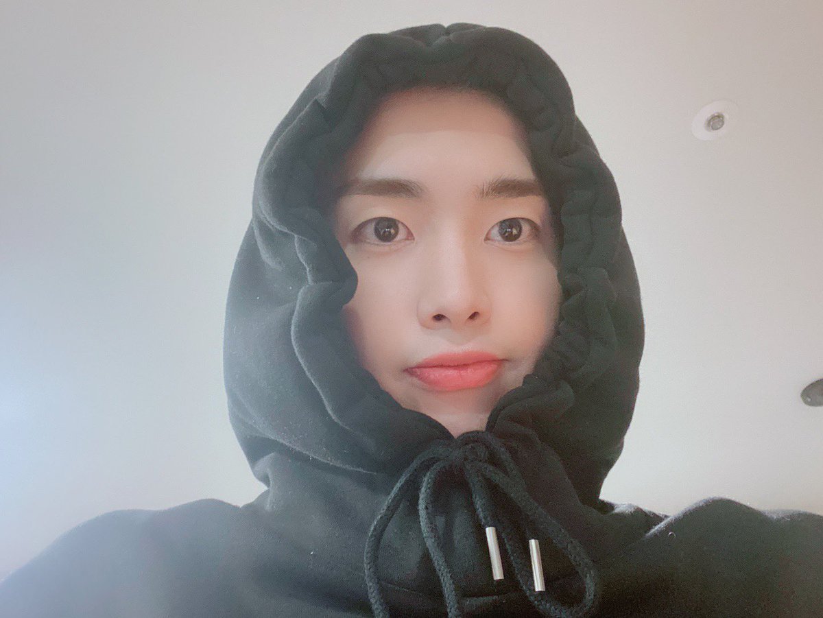UP10TION's tweet photo. 안녕하세요 깜장콩이예요🤗 #샤오 #xiao https://t.co/m3dMFGjNJy
