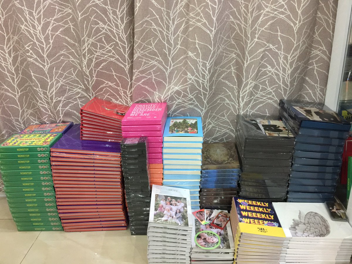 lix_lee007's tweet photo. [GIVEAWAY] Guess ALL albums and idols correctly and win ONE album of your choice https://t.co/p8Tl21HUMQ