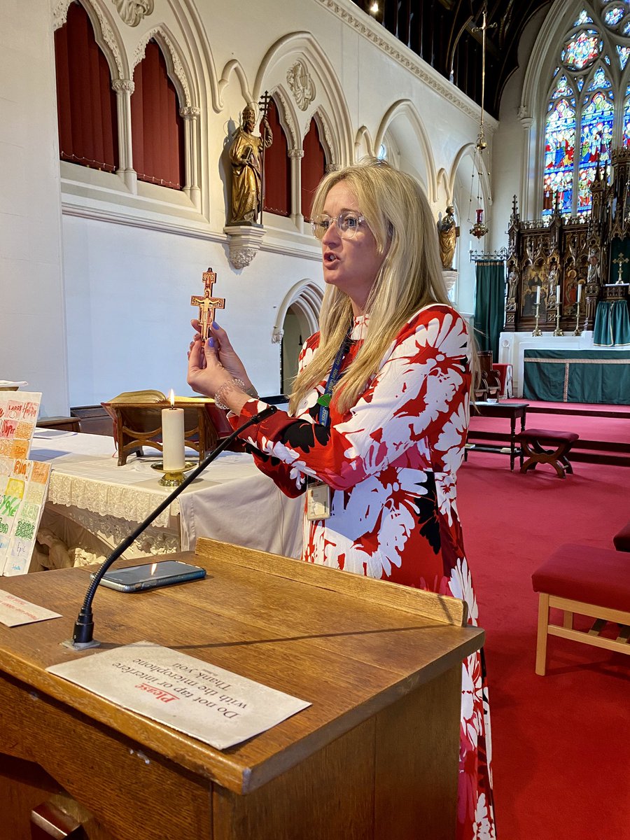 AbbeyPrimary's tweet photo. #y6 #lockdownleavers Leavers Mass was special. Y6’s were presented with a cross blessed by Father Elias https://t.co/oSvs3k7tk8