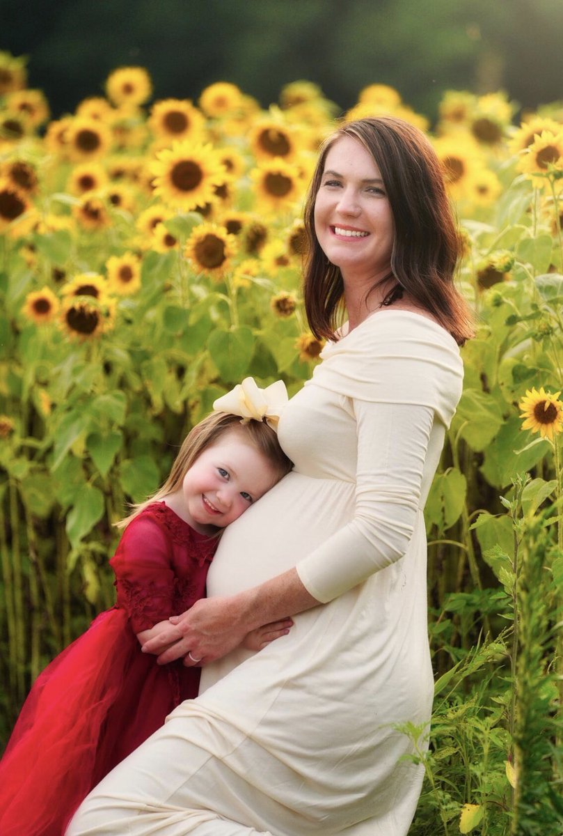 hardheadhunter1's tweet photo. Little sister patiently waiting #sony #godox #Sunflowers https://t.co/wOze1jFwJA