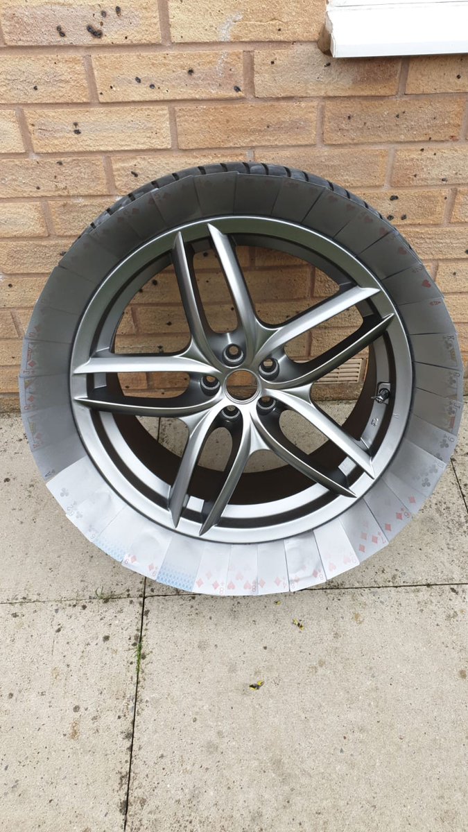 cchilds37's tweet photo. Well I fancied a change oh and no finger prints from sanding ..#gt #cloverleaf #changingcolour https://t.co/ZvbrCHLc9z