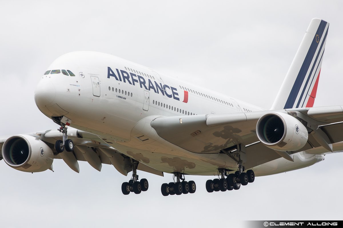 CAlloing's tweet photo. Today it's spotting from @AeroportLourdes #airport to get one of the latest #Airbus #A380 for @airfrance #FHPJH #AFR372V 😢😢😢#avgeeks #A380lovers https://t.co/RZEFiZT5nR