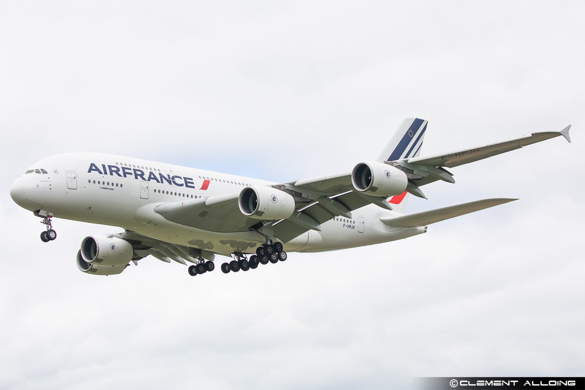 CAlloing's tweet photo. Today it's spotting from @AeroportLourdes #airport to get one of the latest #Airbus #A380 for @airfrance #FHPJH #AFR372V 😢😢😢#avgeeks #A380lovers https://t.co/RZEFiZT5nR