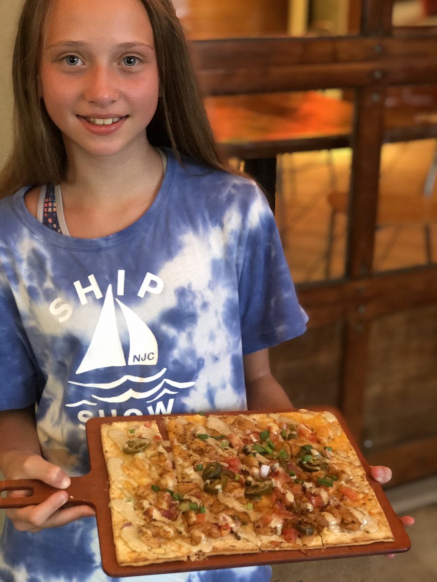 PeppDeliColumbu's tweet photo. Stop by, kick back, relax, and try our Bayou Shrimp Flatbread. It’s almost the weekend! https://t.co/QgmYk5vZeB