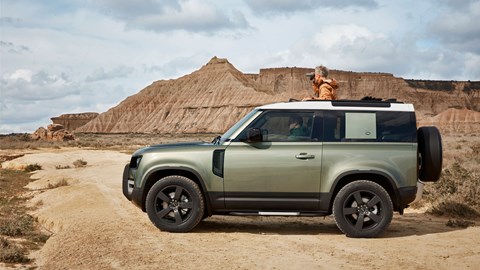 TechnoBokMedia's tweet photo. Its absolutely stunning! The new @LandRoverZA Land Rover Defender #TeamDefender #LandRoverSA #DefenderZA #TheNewDefender #The4x4xFar https://t.co/D8tTpcMKKw