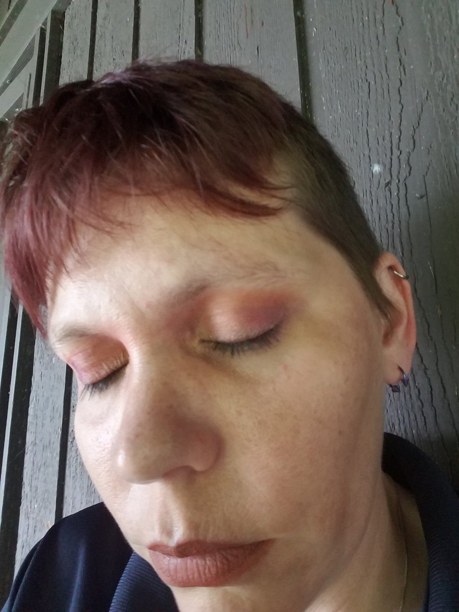 nitefairyheln's tweet photo. Pretty damn proud of myself on attempting a sunset vibe with my #Jawbreaker palette....then I got to work and my allergies went berserk and now its history π€¦ββοΈπ€·ββοΈ
@JeffreeStar @BenefitBeauty @NyxCosmetics #jawbreaker/#VLL/#rollerlash/#badgalbang/#fauxwhiteliner https://t.co/pCyWn3GbHS
