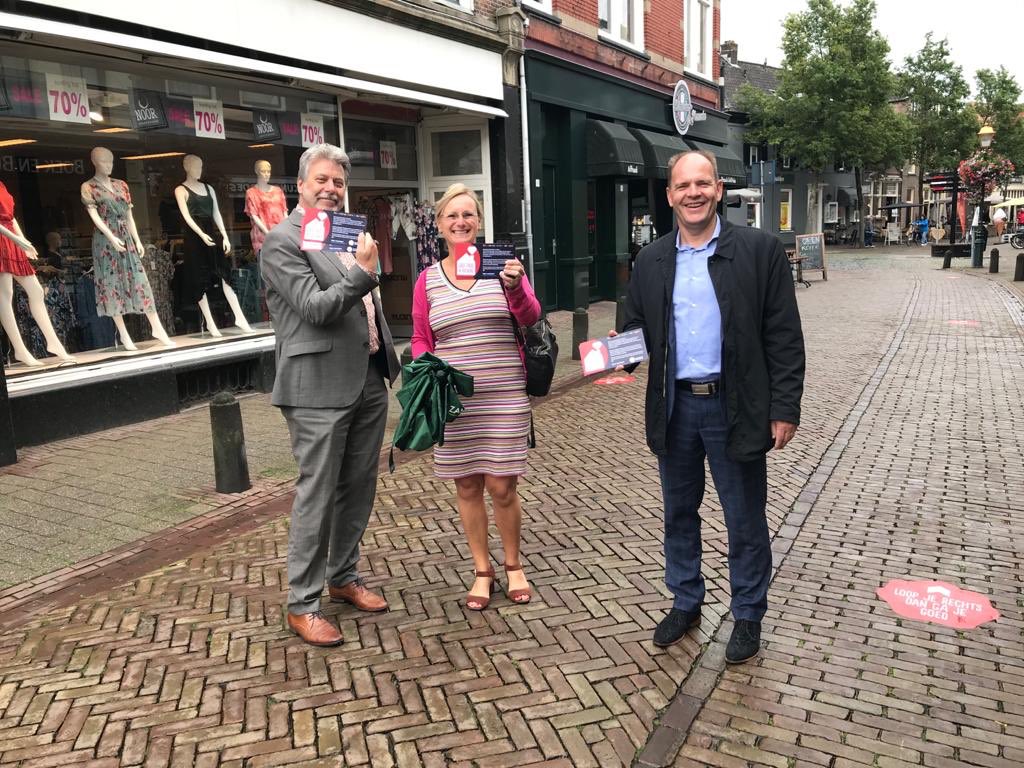 Deze wethouder van de <a href="/Gem_Doesburg/">Gemeente Doesburg</a>, en <a href="/ArthurBoone/">Arthur Boone</a> en <a href="/peterbollen1/">Peter Bollen</a> gaan op pad om de lokale ondernemers een fijne zomer te wensen en te bedanken voor het begrip voor alle Corona maatregelen. #samenstaanwesterk.