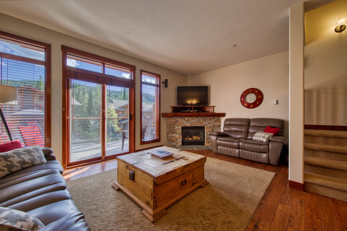**NEW WOODHAVEN LISTING** 17 Woodhaven, Sun Peaks, BC
Backing onto the 15th fairway &amp; upgraded with hardwood flooring, granite countertops, stainless steel appliances including gas/convection range, custom cabinets, new paint and more. Mountain views.bit.ly/17Woodhaven