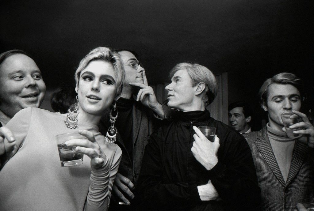 RevolverGallery's tweet photo. Andy knew that having celebrities as the main subject of his craft was his ticket to success, aside from the fact that he was genuinely fascinated by them. // #RevolverGallery #WarholRevisted #Warhol #AndyWarhol https://t.co/gflHFRNsHi
