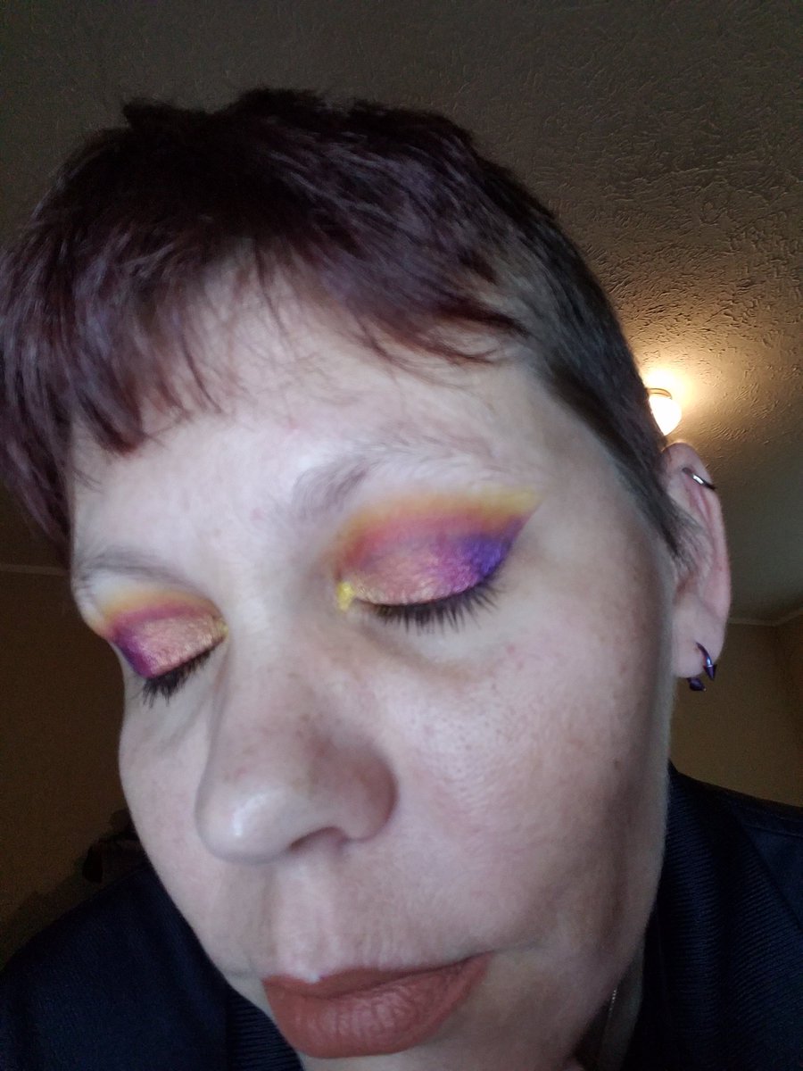 nitefairyheln's tweet photo. Pretty damn proud of myself on attempting a sunset vibe with my #Jawbreaker palette....then I got to work and my allergies went berserk and now its history π€¦ββοΈπ€·ββοΈ
@JeffreeStar @BenefitBeauty @NyxCosmetics #jawbreaker/#VLL/#rollerlash/#badgalbang/#fauxwhiteliner https://t.co/pCyWn3GbHS