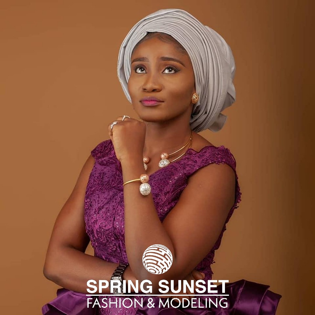 JopiterStudios's tweet photo. We're featuring another entrepreneur , Fashion admirer, self made model and Instagram Boss lady @farsylart

#SpringSunsetNg #SpringSunset #Fashion #Model #Brand https://t.co/I597pWTWNi