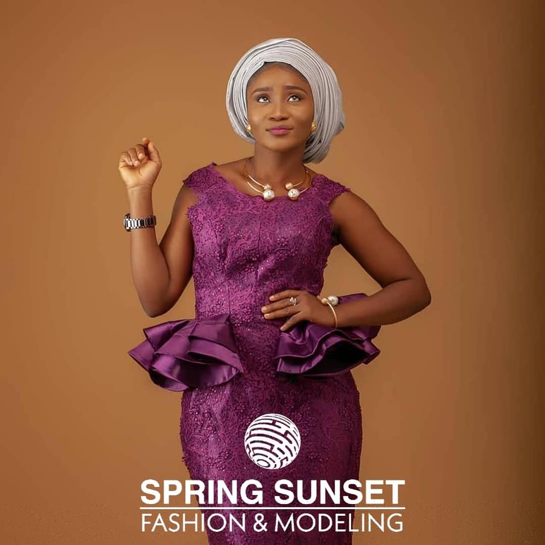 JopiterStudios's tweet photo. We're featuring another entrepreneur , Fashion admirer, self made model and Instagram Boss lady @farsylart

#SpringSunsetNg #SpringSunset #Fashion #Model #Brand https://t.co/I597pWTWNi