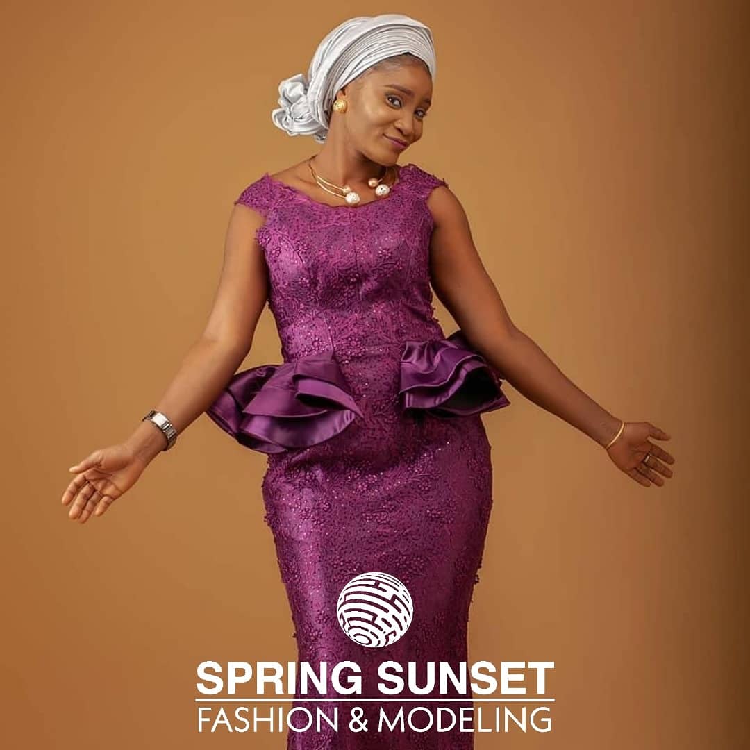 JopiterStudios's tweet photo. We're featuring another entrepreneur , Fashion admirer, self made model and Instagram Boss lady @farsylart

#SpringSunsetNg #SpringSunset #Fashion #Model #Brand https://t.co/I597pWTWNi