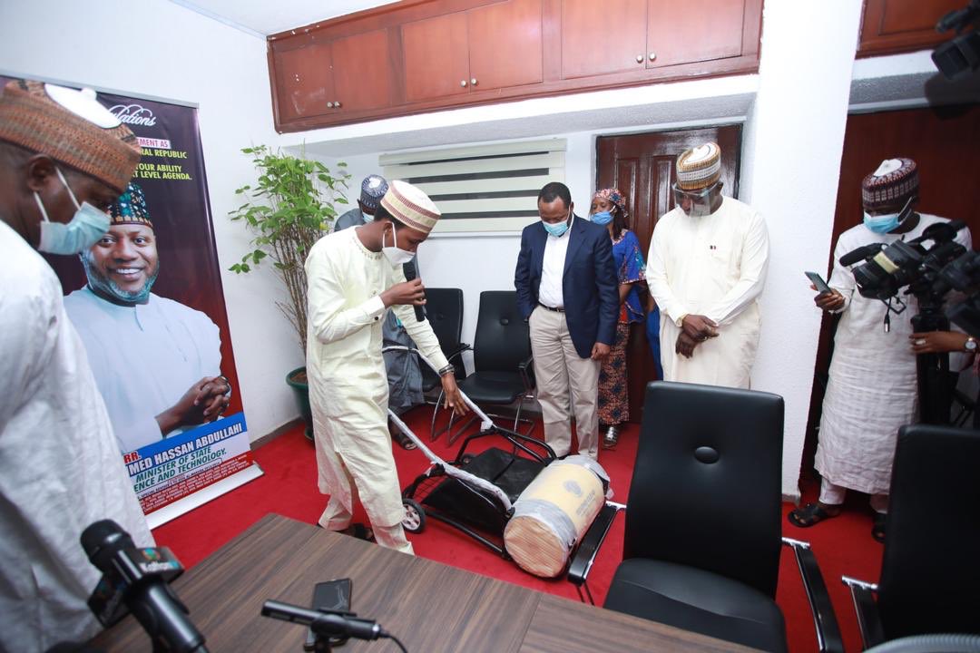 AdamuUsmanGarko's tweet photo. Federal Government of Nigeria Honours Young Gombe Innovator, Usman Dalhatu

By Adamu Usman Garko 

The Federal Government of Nigeria through the Honourable Minister of Science and Technology @MohdHAbdullahi honoured the 20-year old 200-level student of https://t.co/xohDCNFrBX