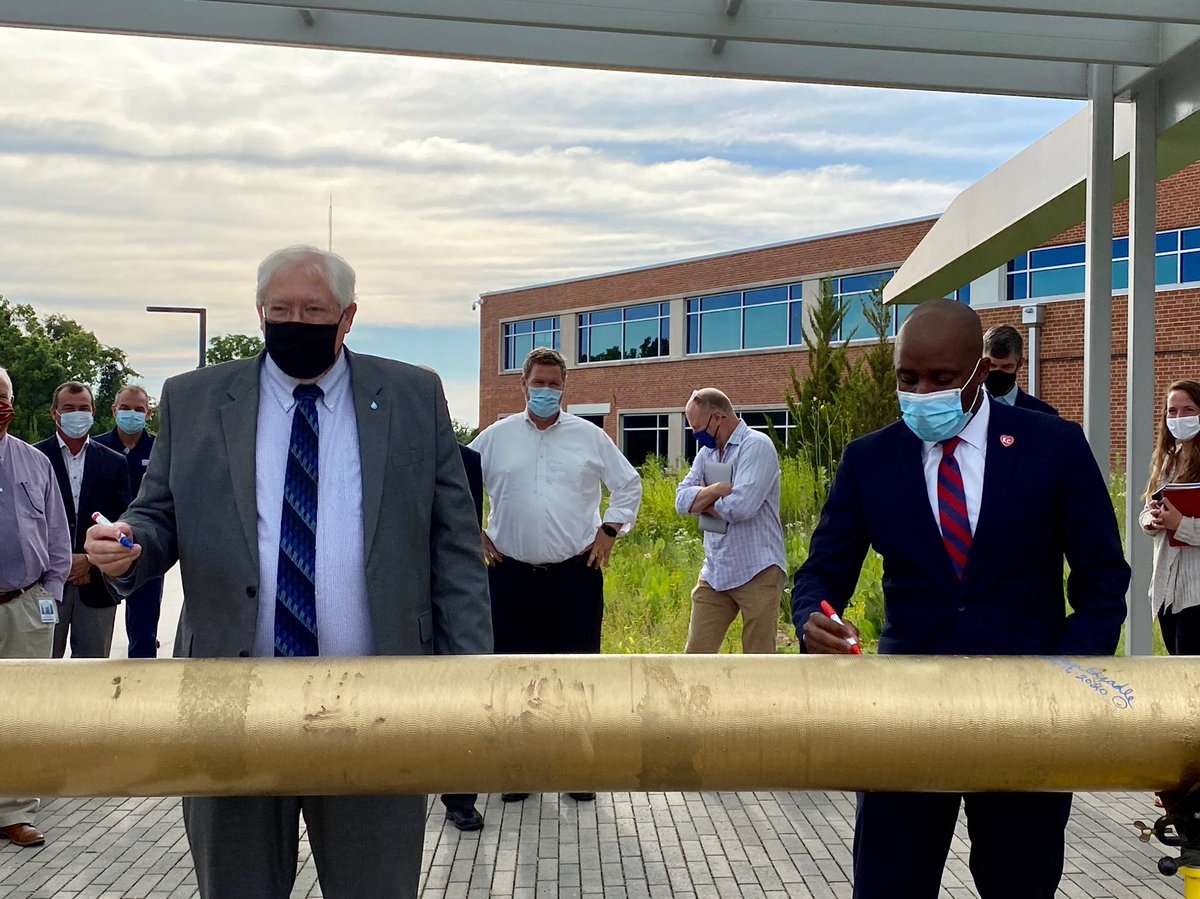 QuintonLucasKC's tweet photo. Joined my friends at @KCMOwater to sign the pipe commemorating our 200th mile of pipe laid as part of our water main replacement project! #KCMO #KCWater https://t.co/1tBfSLISCS