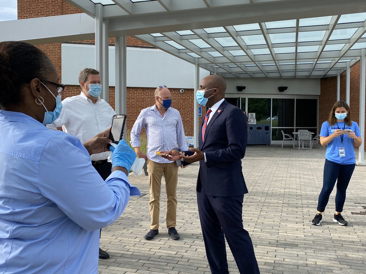 QuintonLucasKC's tweet photo. Joined my friends at @KCMOwater to sign the pipe commemorating our 200th mile of pipe laid as part of our water main replacement project! #KCMO #KCWater https://t.co/1tBfSLISCS