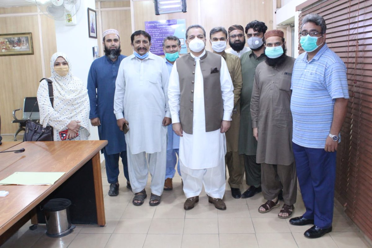 PACT_Punjab2019's tweet photo. پنجاب گورنمنٹ سکولز ایسوسی ایشن آف کمپیوٹر ٹیچرز (پیکٹ)، پنجاب کی وزیر تعلیم پنجاب ڈاکٹر مراد راس صاحب سے صوبائی صدر پیکٹ پنجاب کاشف شہزاد چودھری کی قیادت میں میٹنگ
@ImranKhanPTI @UsmanAKBuzdar @DrMuradPTI @SchoolEduPunjab @Kausarcsp 
#PACTPUNJAB
#ComputerTeachers
#TeacherUnion https://t.co/xVgFxwU7PQ