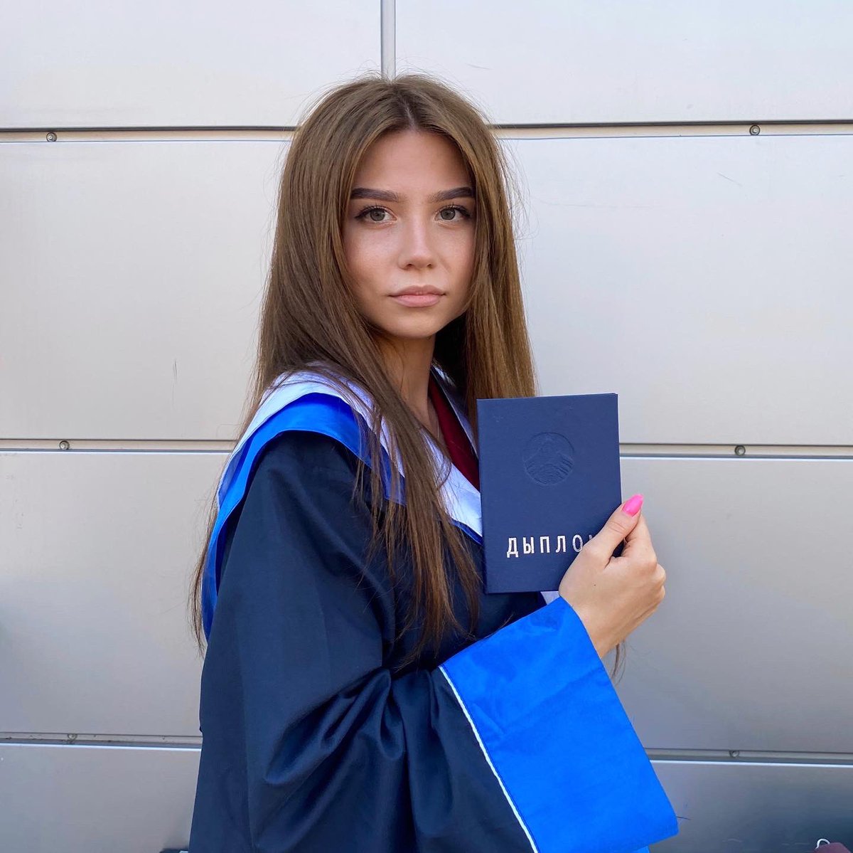 SASHASASHA2802's tweet photo. Всееееееее, я свободен !!! 🎓 https://t.co/88F8EpOzc1