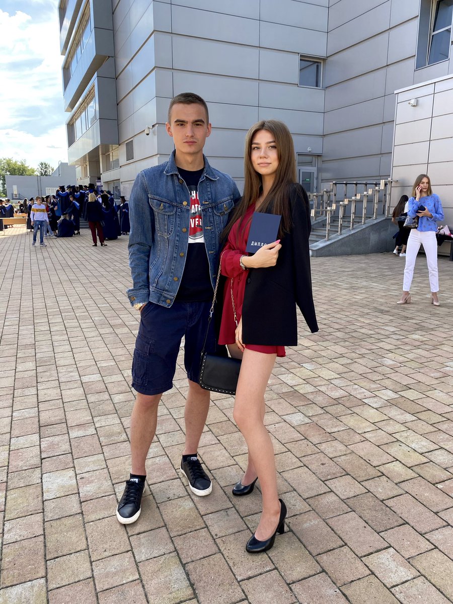 SASHASASHA2802's tweet photo. Всееееееее, я свободен !!! 🎓 https://t.co/88F8EpOzc1