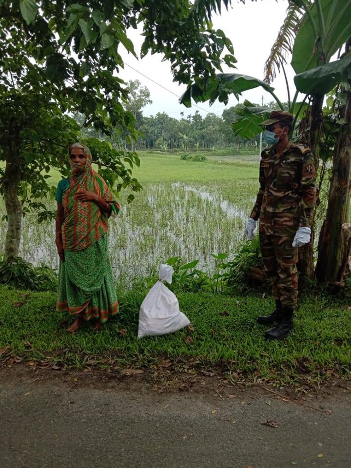 theBDarmy's tweet photo. করোনা ভাইরাস প্রতিরোধে দেশব্যাপী বাংলাদেশ সেনাবাহিনীর ত্রাণ বিতরণসহ বিভিন্ন কার্যক্রম (১৫ জুলাই ২০২০)
#Bangladesh https://t.co/DaEXGYVPYM
