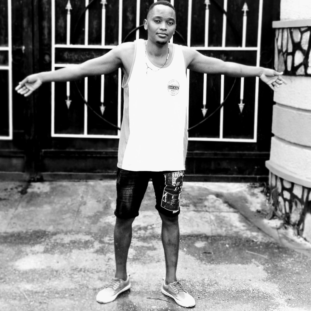 PromoterRafael's tweet photo. Bad Energy Stay Far Away! 
#LifeLessons https://t.co/VpOptKryEb