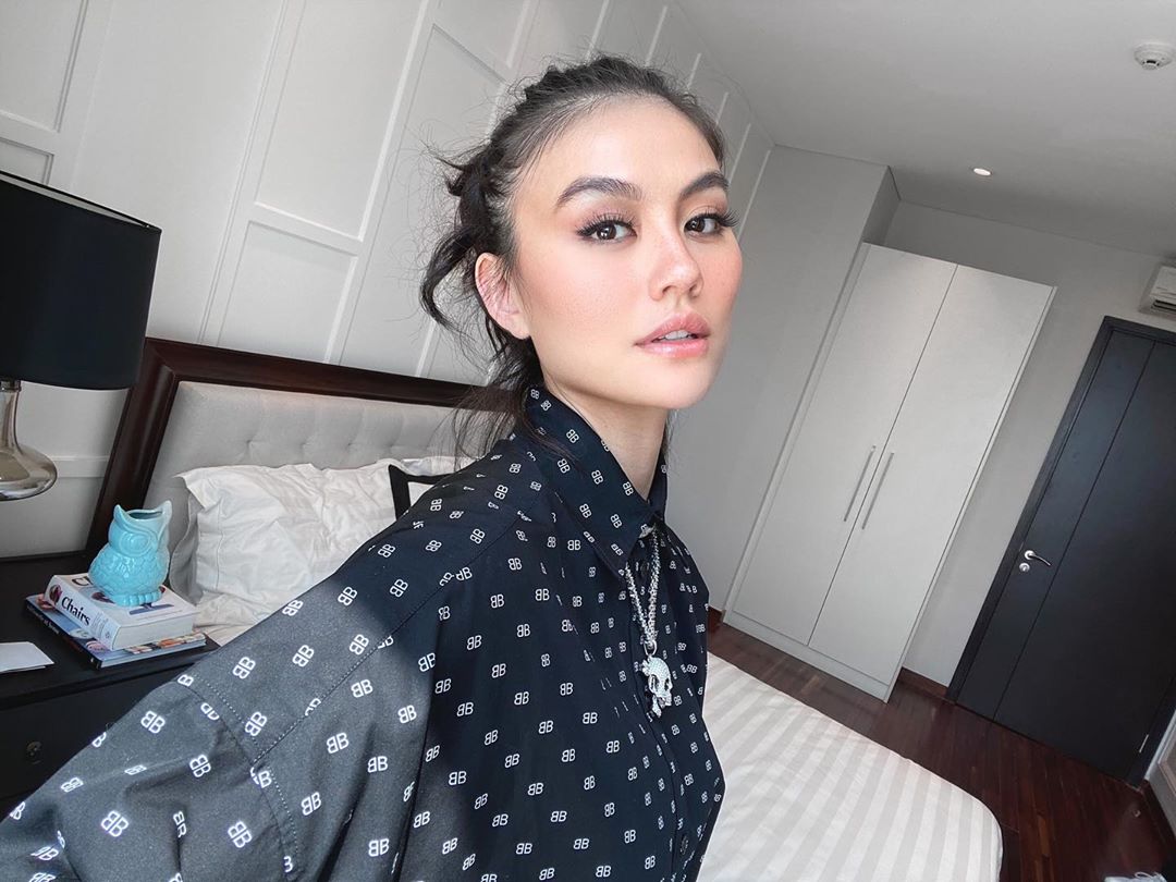 iHeartRadio's tweet photo. I hope everyone's day is as beautiful as this @agnezmo selfie 🖤 https://t.co/vNuWt2lT4A