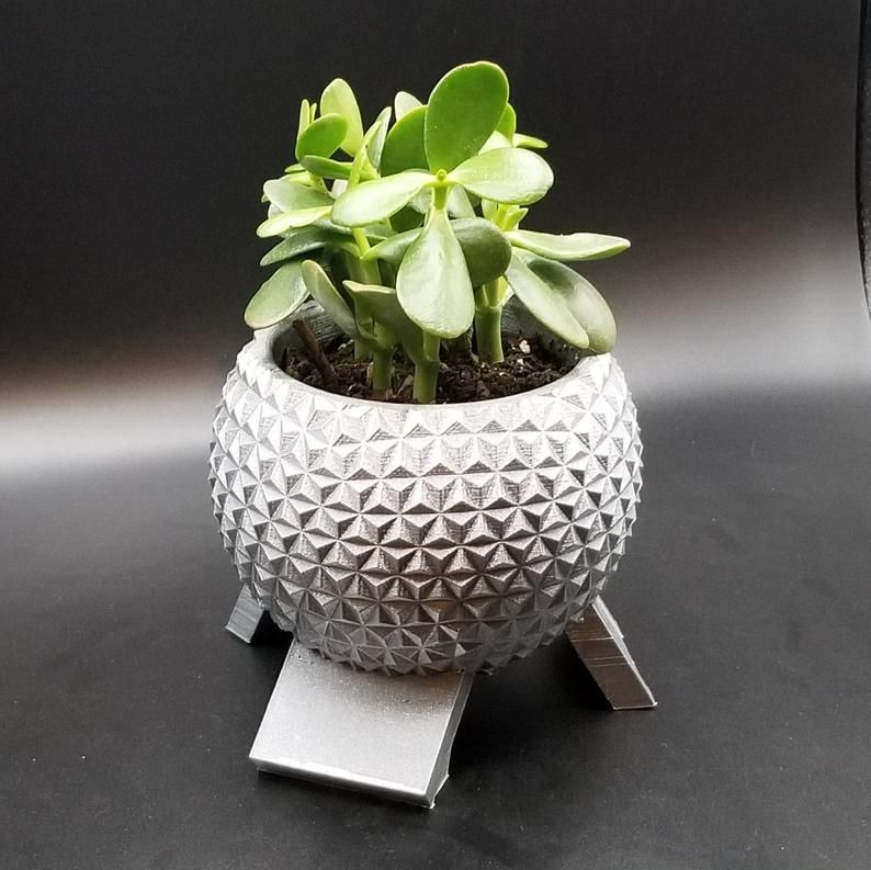 earfulpod's tweet photo. @etsy creator Steevilabs is offering these far-out Spaceship Earth planters, starting at just $5! https://t.co/7CHoF3naan

#waltdisneyworld #disneyworld #epcot #disneylife #spaceshipearth #etsyshop #etsyseller #etsyfinds #etsystore #etsylove #etsysellersofinstagram #etsygifts https://t.co/hiCVMi7Zkz