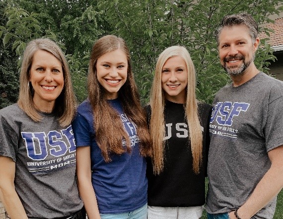 USiouxFalls's tweet photo. USF is more than a community, it’s a family! 💜 And when you’re a family, you support each other. Right now, you can show your support by giving to the USF area you care about most. #GIVE2COO at https://t.co/jviipREDlb
Tag and share a pic of your USF family using #COOmmunity. https://t.co/tqdQK6zt9z