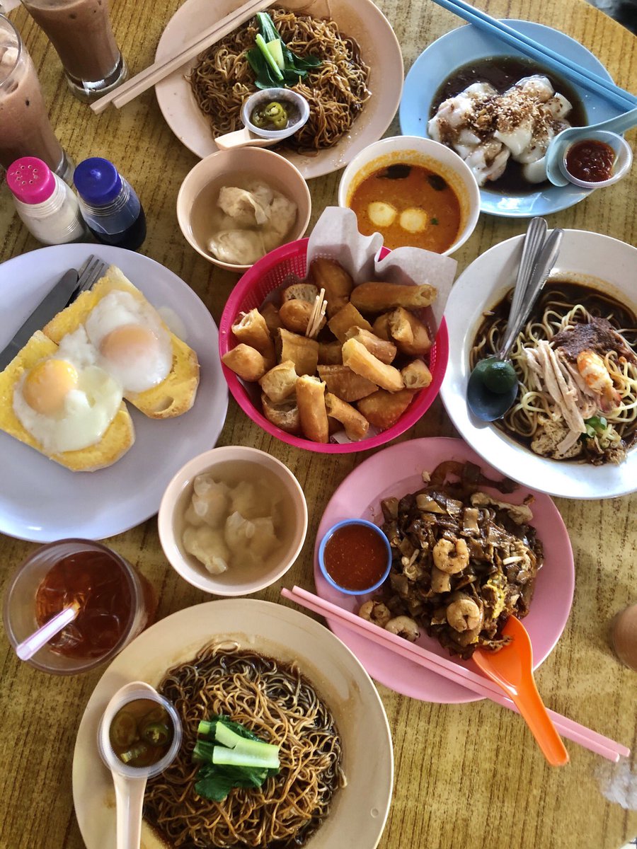 Azfarheri's tweet photo. walaupun tak dapat makan Nasi Ganja and taufu fa, tapi still puass berjalan 😍😍 https://t.co/w0101l6MPQ