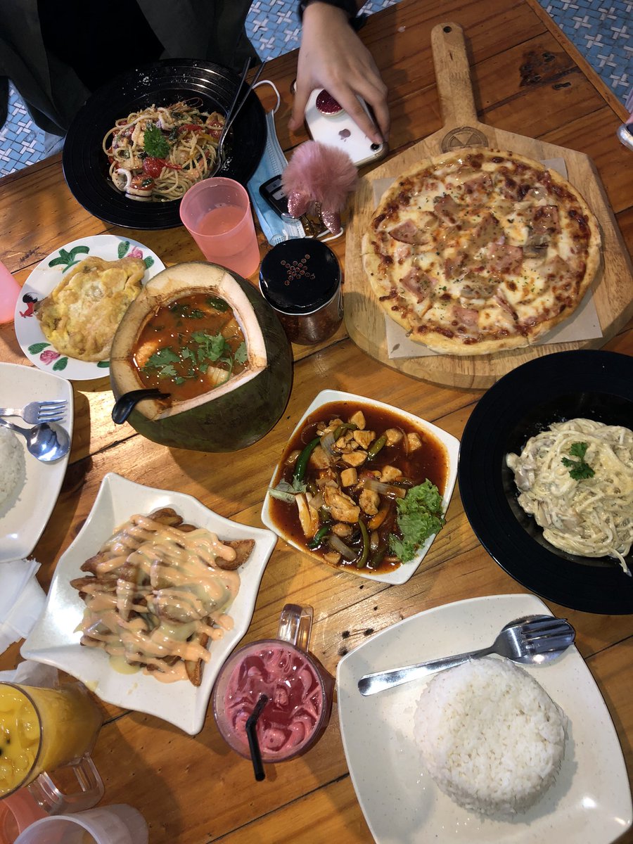 Azfarheri's tweet photo. walaupun tak dapat makan Nasi Ganja and taufu fa, tapi still puass berjalan 😍😍 https://t.co/w0101l6MPQ