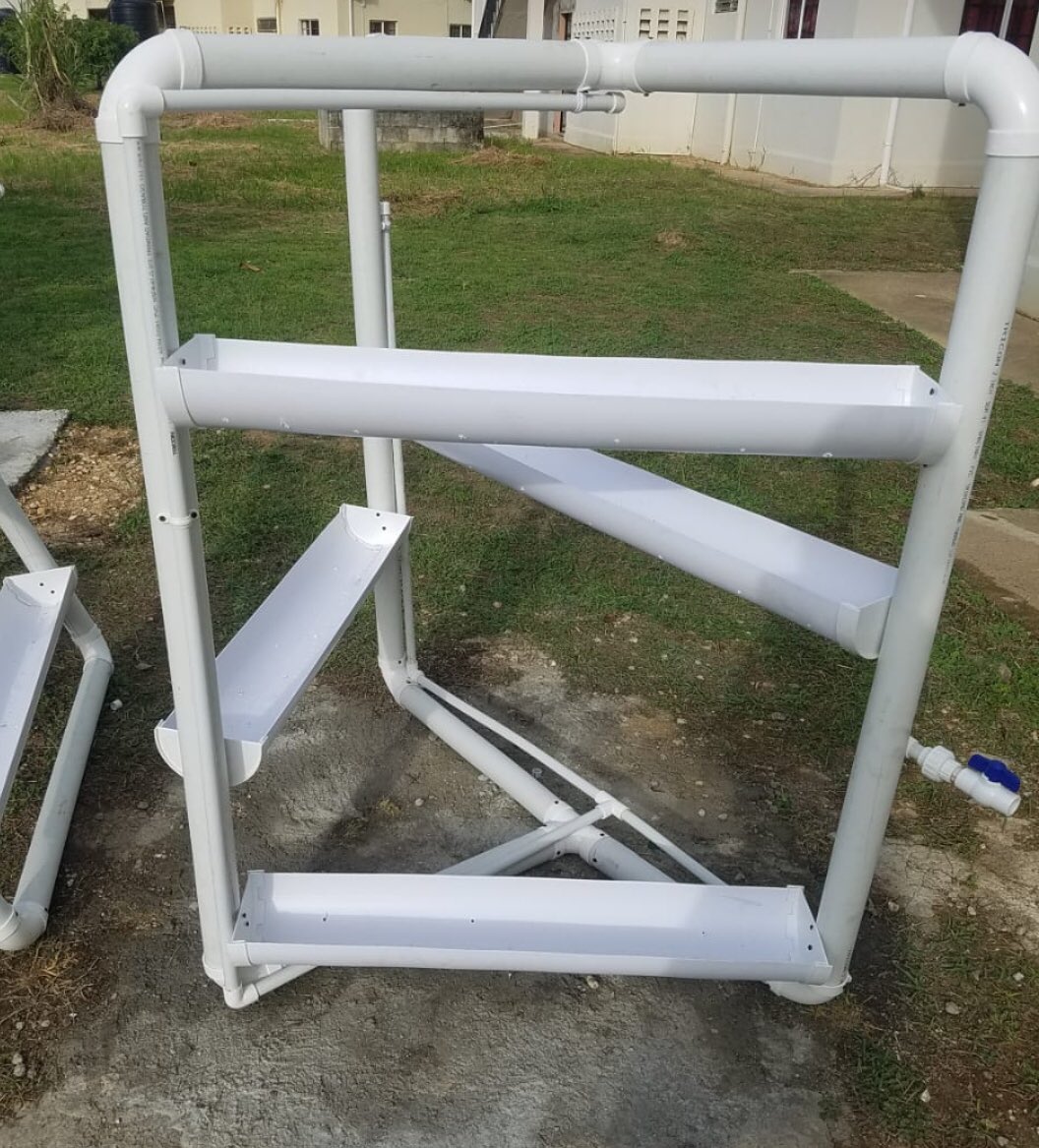 phae_868's tweet photo. So my family started a business where they make sustainable planters for quick &amp; easy watering of plants. They also come with or without watering systems. Prices my vary. Link up plant parents 😊
Signal Boost Please 📡🙏🏾 https://t.co/Z9PY58YCBa