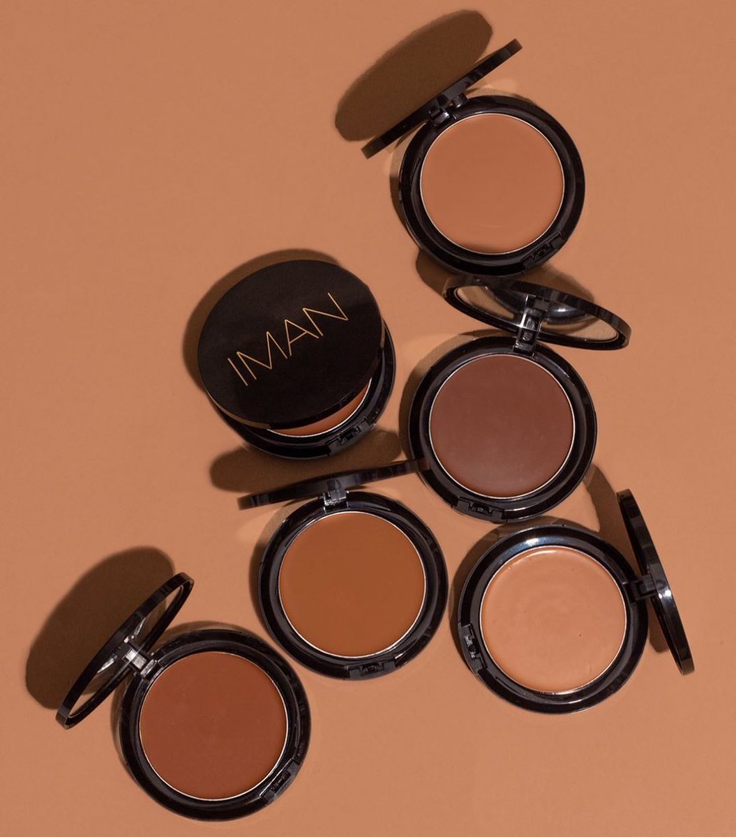 IMANCosm_Europe's tweet photo. Fondez pour notre Fond de Teint Crème Poudre. Sa texture velouté vous offre une couvrance parfaite pour un teint sans défaut. Disponible en 13 teintes, trouvez la votre sur https://t.co/GrHy6zTWFg 🤎

#IMANcosmetics #BeautyForYourSkintone https://t.co/xv5oGfY6Vc
