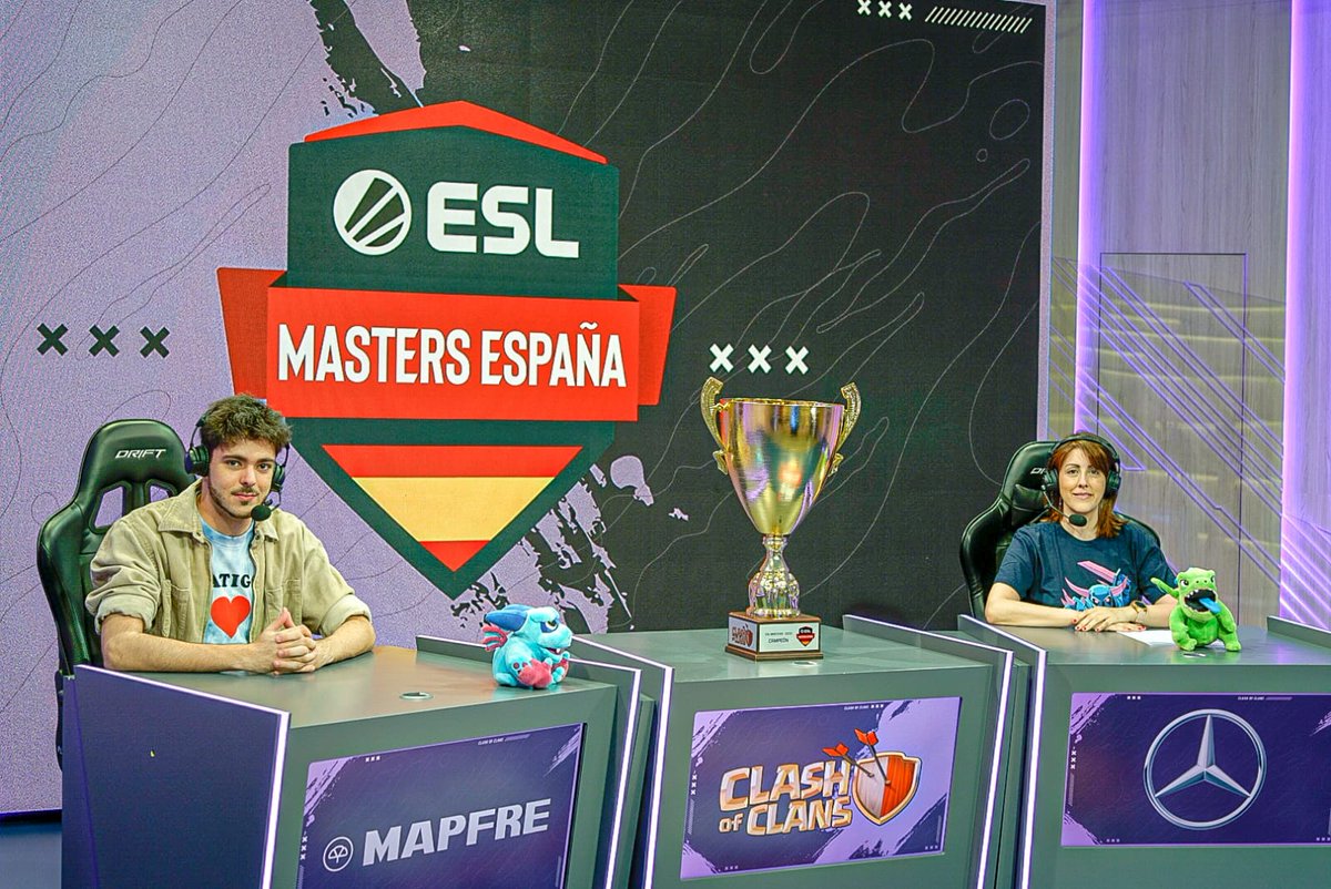SrEagleEye's tweet photo. ⚔️Estamos en directo desde los estudios con las semifinales de #ESLMastersCOC!!
Sigue a @Sockers_, @ixena8 y @ZolokOficial desde el canal de @ESLspain: https://t.co/fDYScB2cFS https://t.co/YLNcfHwuZN