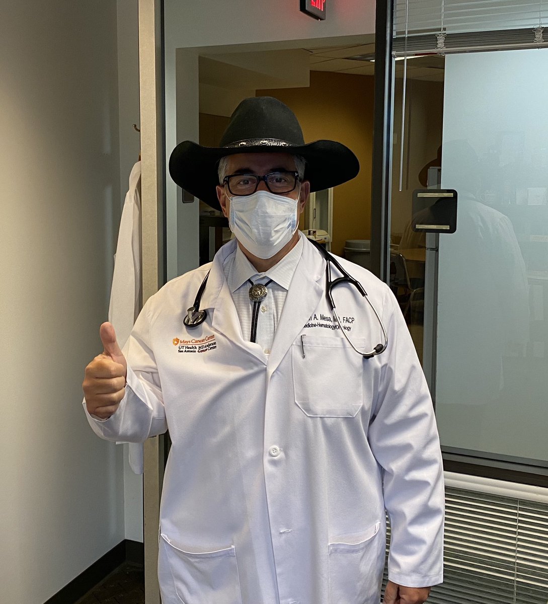 mpdrc's tweet photo. I am in clinic today see patients at the Mays Cancer Center ⁦@UTHealthSAMDA⁩ “TX Covid19” Style! #mpnsm  #COVID19 https://t.co/ZChrK86ej3