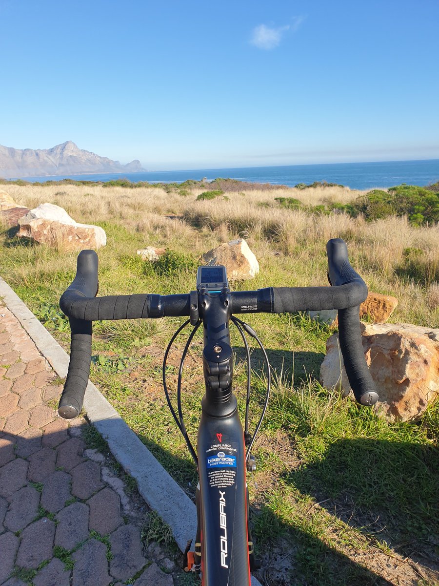 cornedupreez1's tweet photo. 1 of my best routes to ride🚴♂️ #cyclinglife #inmyelmnt @GordonsBaySA https://t.co/FtpGpz72AW