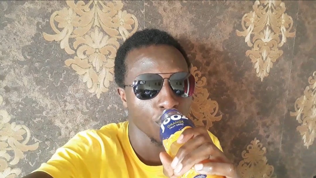 KTNSundaybest's tweet photo. What's 🆙 Nairobae... what's good Kenya... Inakuaje East Africa... Hallo World... its your boy @DeejayGJO!!! Tune in to @ktnhome_ and @ktnbtv from 🔟pm-1️⃣am and win gift hampers courtesy of @joozeastafrica Cc @SilasKwodi #JOOZPartyAllDJs https://t.co/j9niFW2tXy